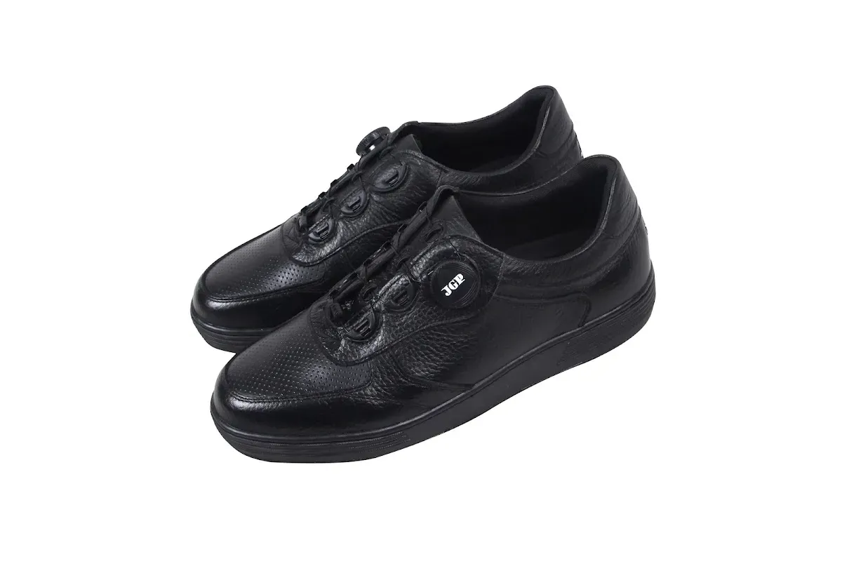 Men's Sneaker M709 in All Black