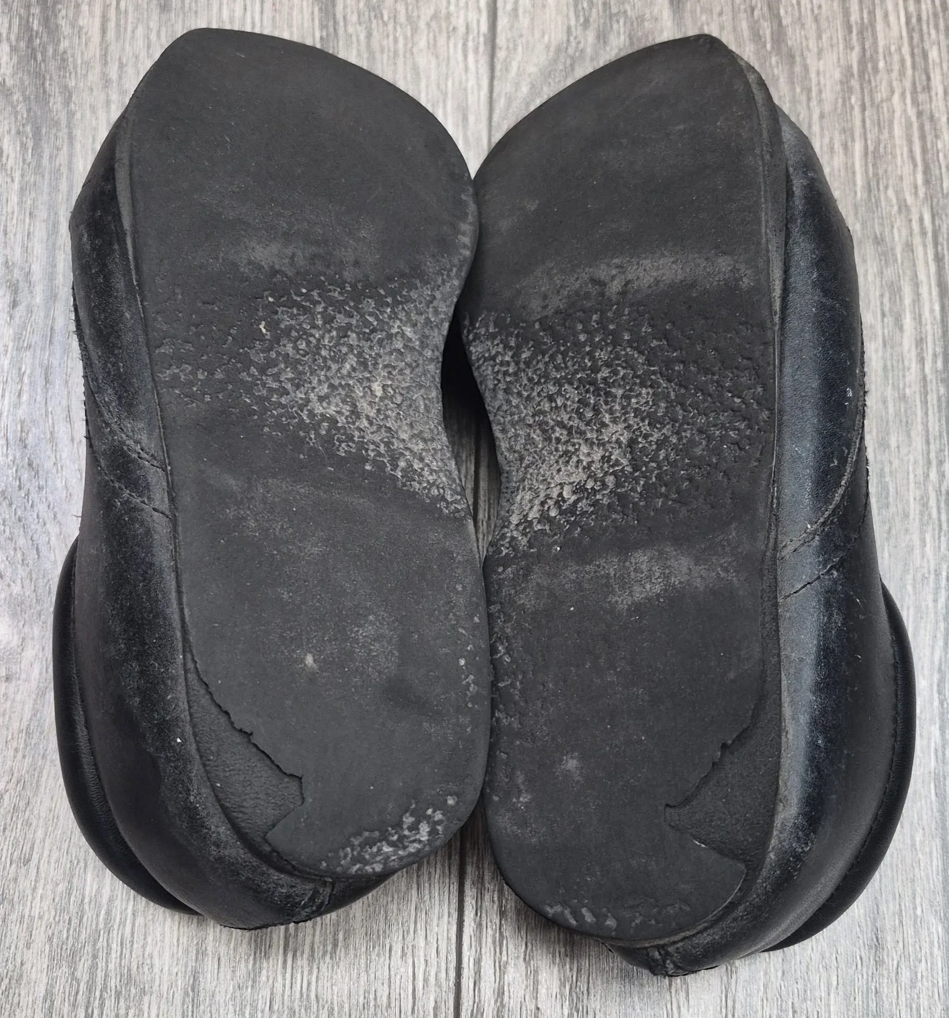Uneven wear on a pair of shoes